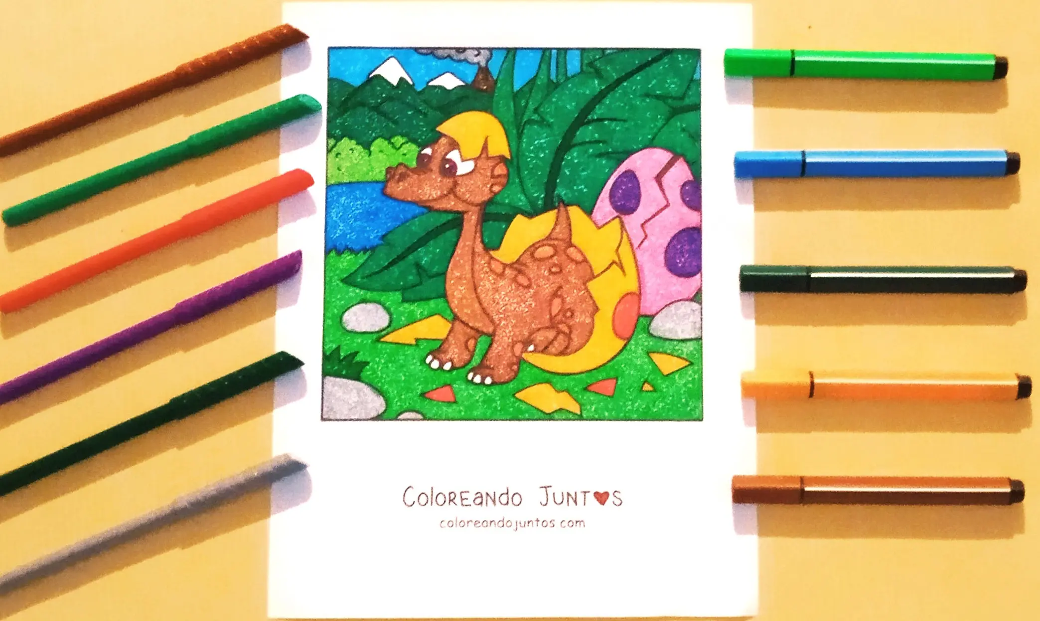 Dibujo de dinosaurio bebé coloreado por Coloreando Juntos