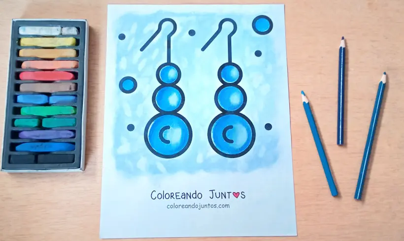 Dibujo de unos aretes coloreados con la técnica del borrado