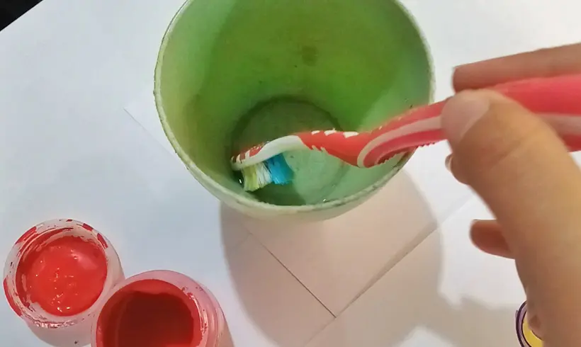 Paso 3 para pintar con cepillo de dientes