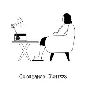 Una mujer sentada escuchando las noticias de la radio